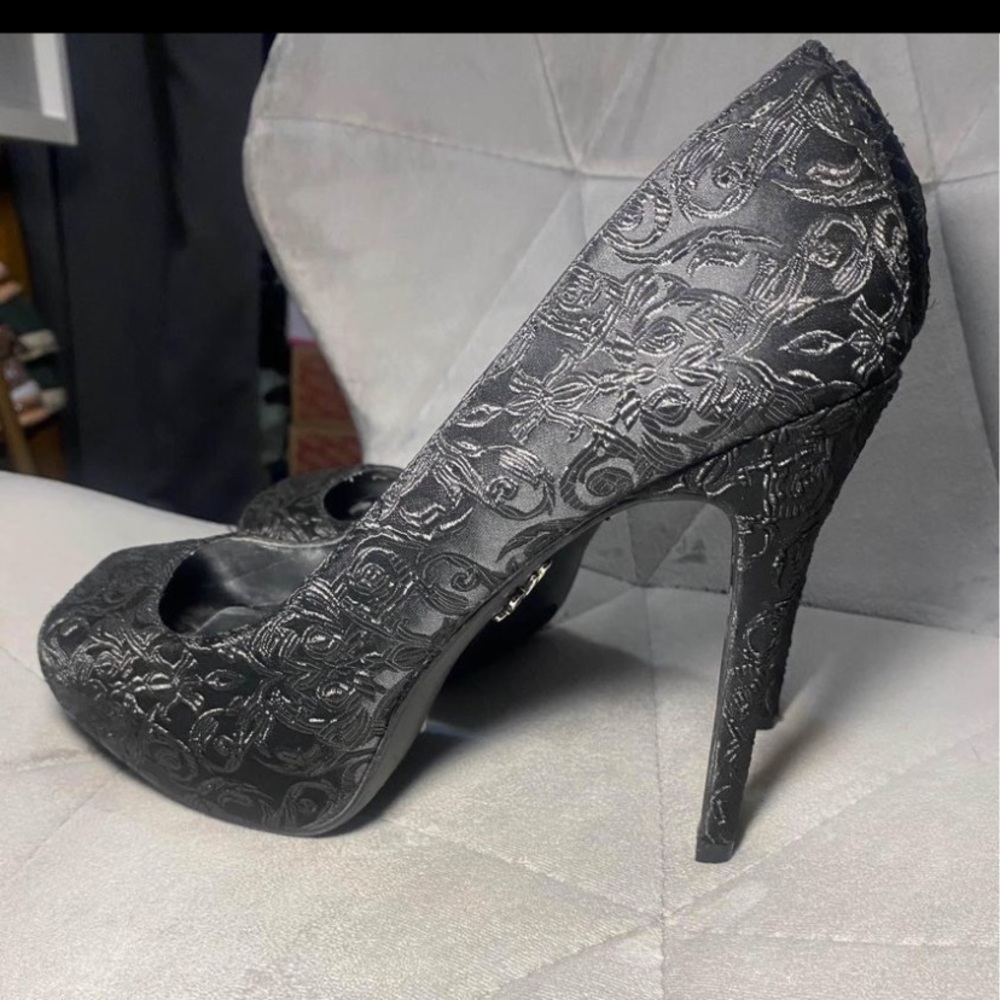 Vera Wang high heels size 8